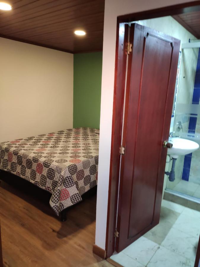 La Parada Del Tren Hostel Bogotá Zewnętrze zdjęcie