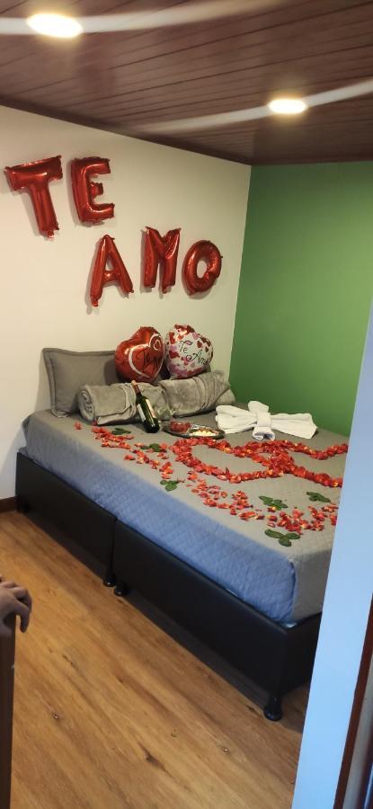 La Parada Del Tren Hostel Bogotá Zewnętrze zdjęcie