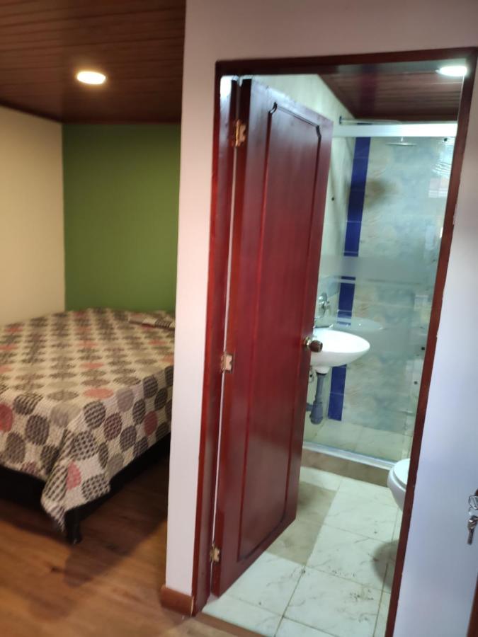 La Parada Del Tren Hostel Bogotá Zewnętrze zdjęcie